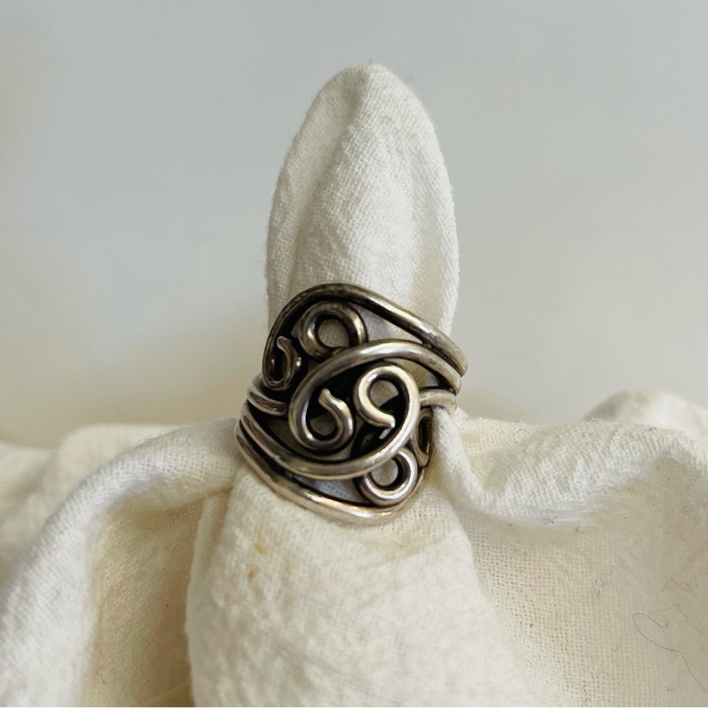 Sterling sliver swirl ring